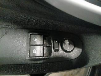 Fiat Punto Punto III (199) Hatchback 0.9 TwinAir (312.A.2000) [63kW]  (03-2012/..=
=2E) picture 13