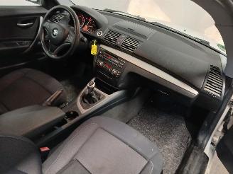 BMW 1-serie 1 serie (E81) Hatchback 3-drs 118i 16V (N43-B20A) [105kW]  (09-2006/12=
-2011) picture 8