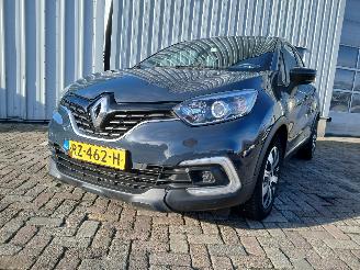 krockskadad bil auto Renault Captur Captur (2R) SUV 0.9 Energy TCE 12V (H4B-408(H4B-B4)) [66kW]  (06-2013/=
=2E..) 2018/3