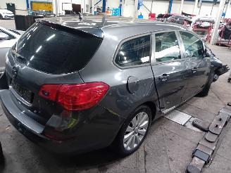 Opel Astra Astra J Sports Tourer (PD8/PE8/PF8) Combi 1.4 Turbo 16V (A14NEL/B14NEL=
) [88kW]  (10-2010/04-2016) picture 4