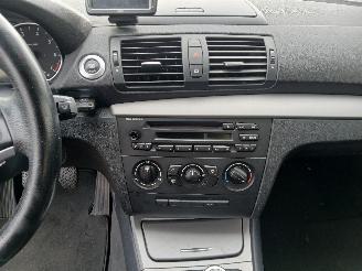 BMW 1-serie 1 serie (E81) Hatchback 3-drs 116i 1.6 16V (N43-B16A) [90kW]  (03-2007=
/12-2011) picture 16