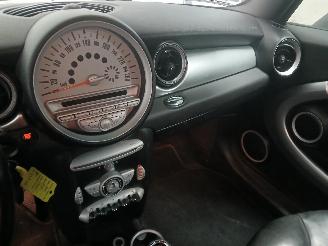 Mini Mini Mini (R56) Hatchback 1.6 Cooper D 16V (DV6TED4(9HZ)) [80kW]  (11-2006/=
09-2010) picture 15