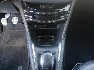 Peugeot 208 208 I (CA/CC/CK/CL) Hatchback 1.2 12V e-THP PureTech 110 (EB2DT(HNZ)) =
[81kW]  (01-2013/12-2019) picture 15