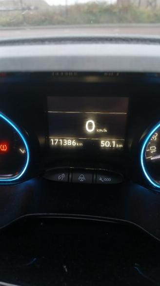 Peugeot 208 208 I (CA/CC/CK/CL) Hatchback 1.2 12V e-THP PureTech 110 (EB2DT(HNZ)) =
[81kW]  (01-2013/12-2019) picture 2