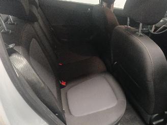 Hyundai I-20 i20 Hatchback 1.2i 16V (G4LA) [63kW]  (03-2012/12-2015) picture 9