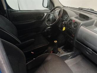 Peugeot Partner Partner Combispace MPV 1.6 16V (TU5JP4(NFU)) [80kW]  (07-2001/03-2008)= picture 9