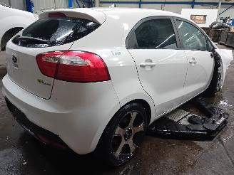 Kia Rio Rio III (UB) Hatchback 1.2 CVVT 16V (G4LA5) [63kW]  (09-2011/12-2017) picture 3
