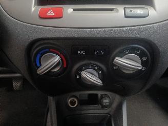 Kia Rio Rio II (DE) Hatchback 1.4 16V (G4EE) [71kW]  (03-2005/12-2011) picture 16