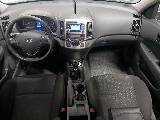 Hyundai I-30 i30 (FD) Hatchback 1.4 CVVT 16V (G4FA) [77kW]  (10-2007/11-2011) picture 11