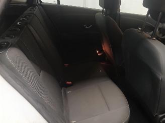 Renault Mégane Megane III Grandtour (KZ) Combi 5-drs 1.5 dCi 90 (K9K-834(K9K-H8)) [66=
kW]  (05-2009/04-2016) picture 9