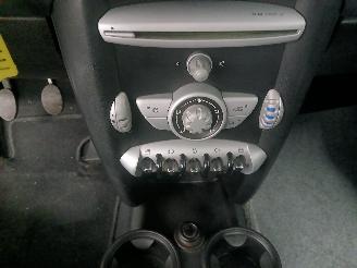 Mini Mini Mini (R56) Hatchback 1.4 16V One (N12-B14A) [70kW]  (11-2006/03-2010) picture 16