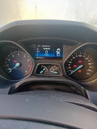 Ford Focus Focus 3 Wagon Combi 1.0 Ti-VCT EcoBoost 12V 125 (M1DD) [92kW]  (02-201=
2/05-2018) picture 2