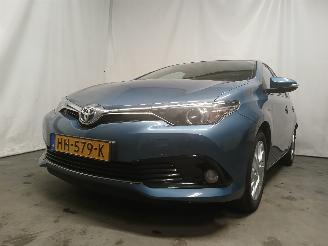 Schadeauto Toyota Auris Auris (E18) Hatchback 5-drs 1.8 16V Hybrid (2ZRFXE) [100kW]  (10-2012/=
03-2019) 2015/11