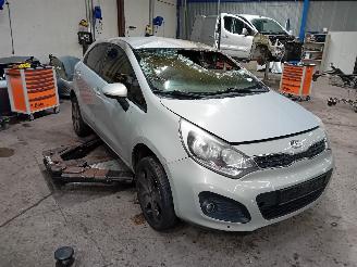 Kia Rio Rio III (UB) Hatchback 1.4 CRDi 16V (D4FC) [66kW]  (09-2011/12-2017) picture 2