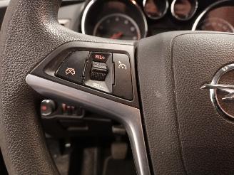 Opel Astra Astra J Sports Tourer (PD8/PE8/PF8) Combi 1.4 16V ecoFLEX (A14XER(Euro=
 5)) [74kW]  (10-2010/10-2015) picture 19