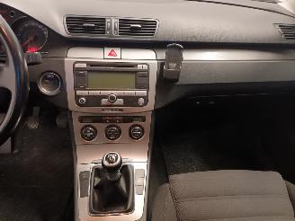 Volkswagen Passat Passat Variant (3C5) Combi 1.6 FSI 16V (BLF(Euro 4)) [85kW]  (08-2005/=
06-2008) picture 12