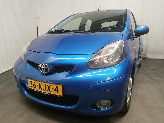 krockskadad bil auto Toyota Aygo Aygo (B10) Hatchback 1.0 12V VVT-i (1KR-FE) [50kW]  (07-2005/05-2014) 2010/1