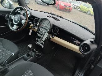 Mini Clubman Clubman (R55) Combi 1.6 16V Cooper (N12-B16A) [88kW]  (10-2007/12-2013=
) picture 7