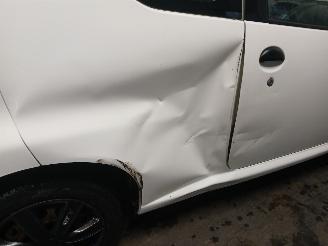 Peugeot 107 107 Hatchback 1.0 12V (384F(1KR)) [50kW]  (06-2005/05-2014) picture 23