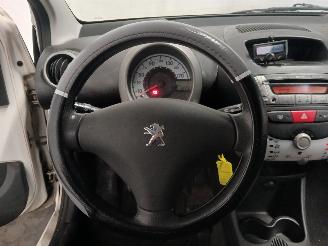 Peugeot 107 107 Hatchback 1.0 12V (384F(1KR)) [50kW]  (06-2005/05-2014) picture 18