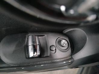 Mini Mini Mini (F56) Hatchback 3-drs 1.5 12V One D (B37C15A) [70kW]  (03-2014/..=
=2E) picture 15