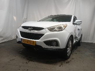 Damaged car Hyundai Ix35 iX35 (LM) SUV 2.0 16V (G4KD) [120kW]  (01-2010/08-2013) 2010/11