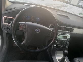 Volvo V-70 V70 (BW) Combi 2.0 D 16V (D4204T(Euro 3)) [100kW]  (10-2007/12-2015) picture 17