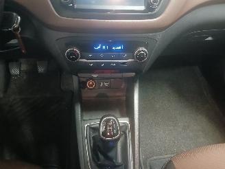 Hyundai I-20 i20 (GBB) Hatchback 1.0 T-GDI 100 12V (G3LC) [74kW]  (01-2016/08-2020)= picture 17