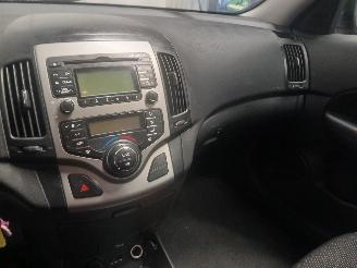 Hyundai I-30 i30 Crosswagon (WWH) Combi 1.4 CVVT 16V (G4FA) [80kW]  (11-2009/06-201=
2) picture 16