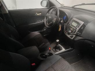 Hyundai I-30 i30 Crosswagon (WWH) Combi 1.4 CVVT 16V (G4FA) [80kW]  (11-2009/06-201=
2) picture 9