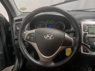 Hyundai I-30 i30 Crosswagon (WWH) Combi 1.4 CVVT 16V (G4FA) [80kW]  (11-2009/06-201=
2) picture 18