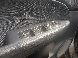 Hyundai I-30 i30 Crosswagon (WWH) Combi 1.4 CVVT 16V (G4FA) [80kW]  (11-2009/06-201=
2) picture 13