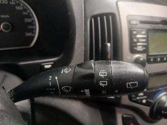 Hyundai I-30 i30 Crosswagon (WWH) Combi 1.4 CVVT 16V (G4FA) [80kW]  (11-2009/06-201=
2) picture 15