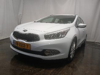 krockskadad bil auto Kia Cee d Cee'd Sportswagon (JDC5) Combi 1.6 GDI 16V (G4FD) [99kW]  (09-2012/12-=
2018) 2012/9