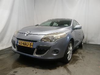 krockskadad bil auto Renault Mégane Megane III Berline (BZ) Hatchback 5-drs 1.6 16V (K4M-858(K4M-R8)) [81k=
W]  (10-2008/03-2017) 2008/11