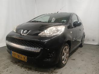 uszkodzony samochody osobowe Peugeot 107 107 Hatchback 1.0 12V (384F(1KR)) [50kW]  (06-2005/05-2014) 2011/1