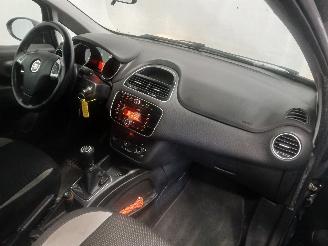 Fiat Punto Punto III (199) Hatchback 0.9 TwinAir (312.A.2000) [63kW]  (03-2012/..=
=2E) picture 8