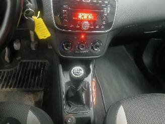 Fiat Punto Punto III (199) Hatchback 0.9 TwinAir (312.A.2000) [63kW]  (03-2012/..=
=2E) picture 17