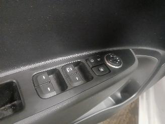 Hyundai I-10 i10 (B5) Hatchback 1.0 12V (G3LA) [49kW]  (08-2013/06-2020) picture 13