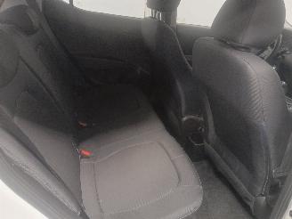 Hyundai I-10 i10 (B5) Hatchback 1.0 12V (G3LA) [49kW]  (08-2013/06-2020) picture 10