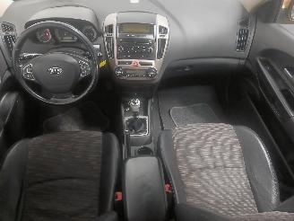 Kia Cee d Cee'd Sporty Wagon (EDF) Combi 1.6 16V (G4FC) [90kW]  (09-2007/12-2012=
) picture 11