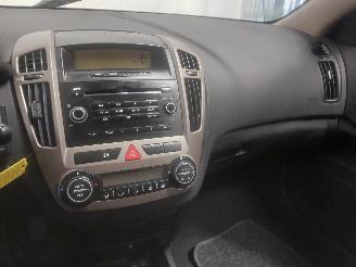 Kia Cee d Cee'd Sporty Wagon (EDF) Combi 1.6 16V (G4FC) [90kW]  (09-2007/12-2012=
) picture 16
