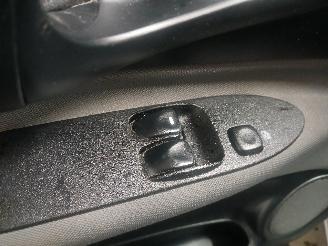 Mitsubishi Space-star Space Star (DG) MPV 1.6 16V (4G18) [72kW]  (01-2001/12-2004) picture 13