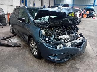 Renault Clio Clio IV Estate/Grandtour (7R) Combi 5-drs 0.9 Energy TCE 90 12V (H4B-4=
08(H4B-B4)) [66kW]  (01-2013/08-2021) picture 2