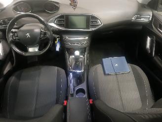 Peugeot 308 308 SW (L4/L9/LC/LJ/LR) Combi 5-drs 1.2 12V e-THP PureTech 130 (EB2DTS=
(HNY)) [96kW]  (03-2014/06-2021) picture 11