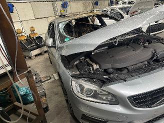 Volvo V-60 V60 I (FW/GW) Combi 2.4 D6 20V AWD Twin Engine Plug-in Hybrid (D97PHEV=
(Euro 6)) [206kW]  (03-2015/05-2018) picture 2