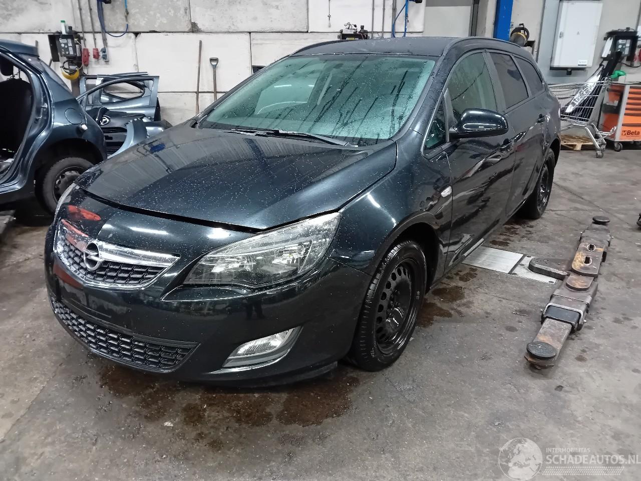 Opel Astra Astra J Sports Tourer (PD8/PE8/PF8) Combi 1.7 CDTi 16V (A17DTE(Euro 5)=
) [81kW]  (10-2010/10-2015)