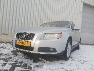 skadebil auto Volvo V-70 V70 (BW) Combi 2.0 D 16V (D4204T(Euro 3)) [100kW]  (10-2007/12-2015) 2009/4