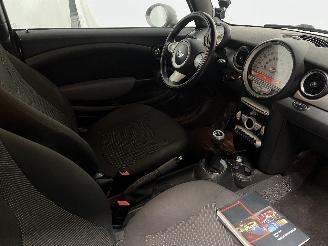 Mini Mini Mini (R56) Hatchback 1.4 16V One (N12-B14A) [70kW]  (11-2006/03-2010) picture 9