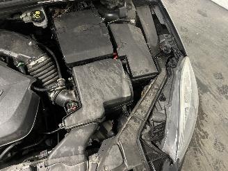 Volvo V-40 V40 (MV) Hatchback 5-drs 1.6 T4 GTDi 16V (B4164T) [132kW]  (03-2012/12=
-2016) picture 24